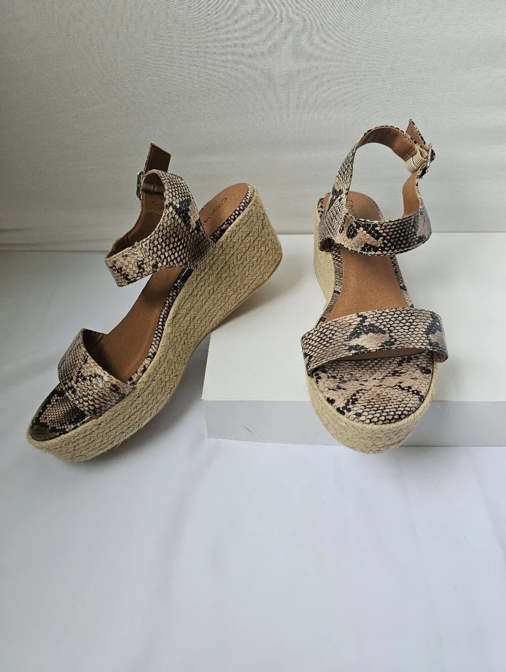 City Classified Snakeskin Espadrille Wedge Sandals Size 10